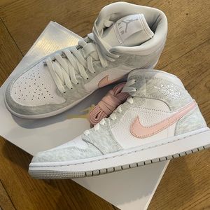 Nike Air Jordan 1 Women’s mid SE Iron Ore Atmosphere